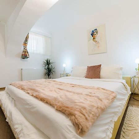 Sabin Apartments Private Parking Brasov Bagian luar foto
