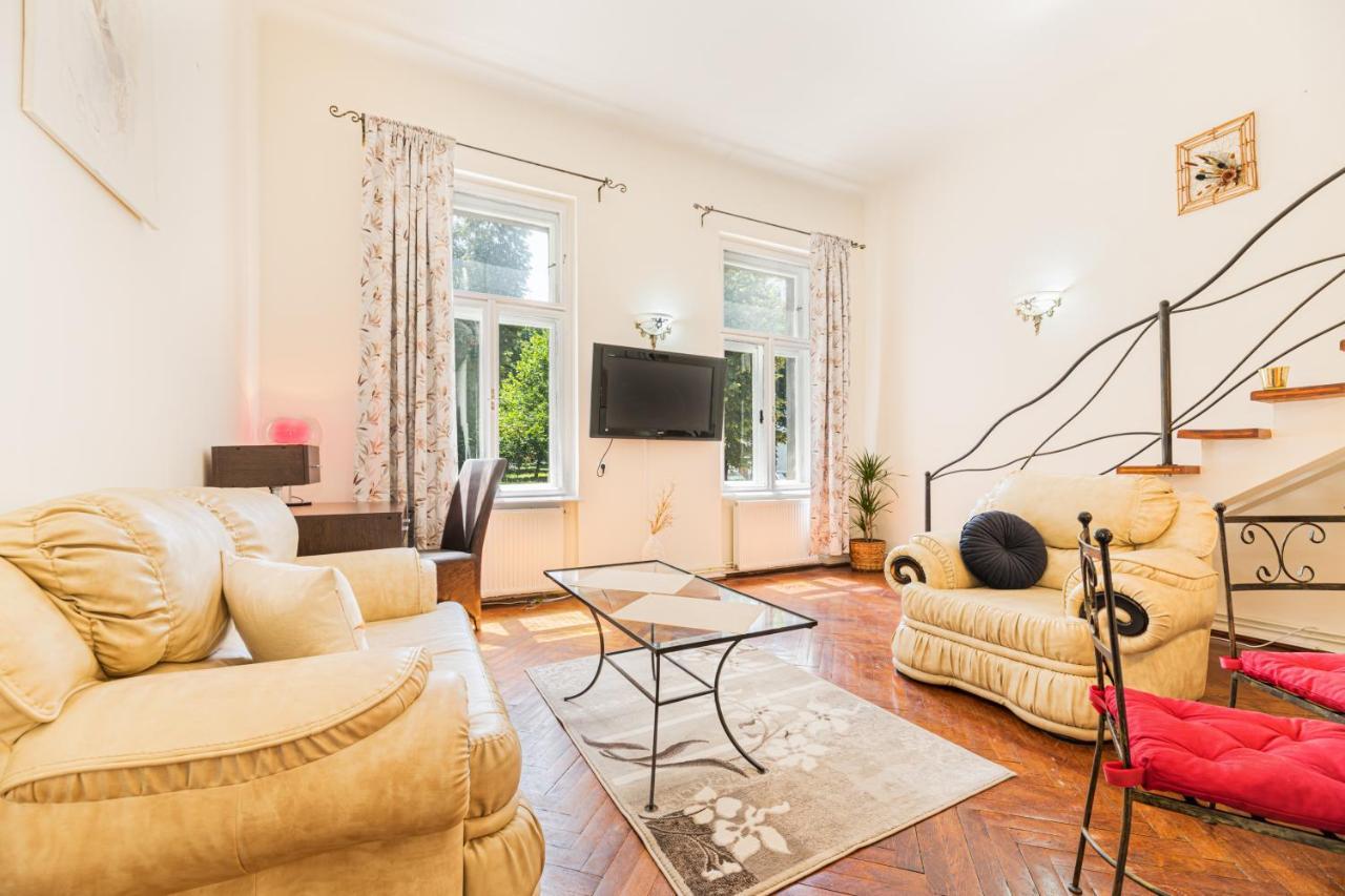 Sabin Apartments Private Parking Brasov Bagian luar foto