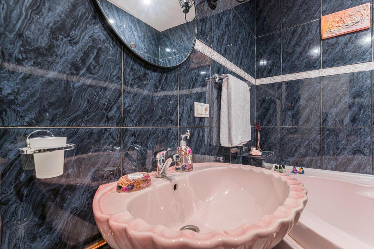 Sabin Apartments Private Parking Brasov Bagian luar foto