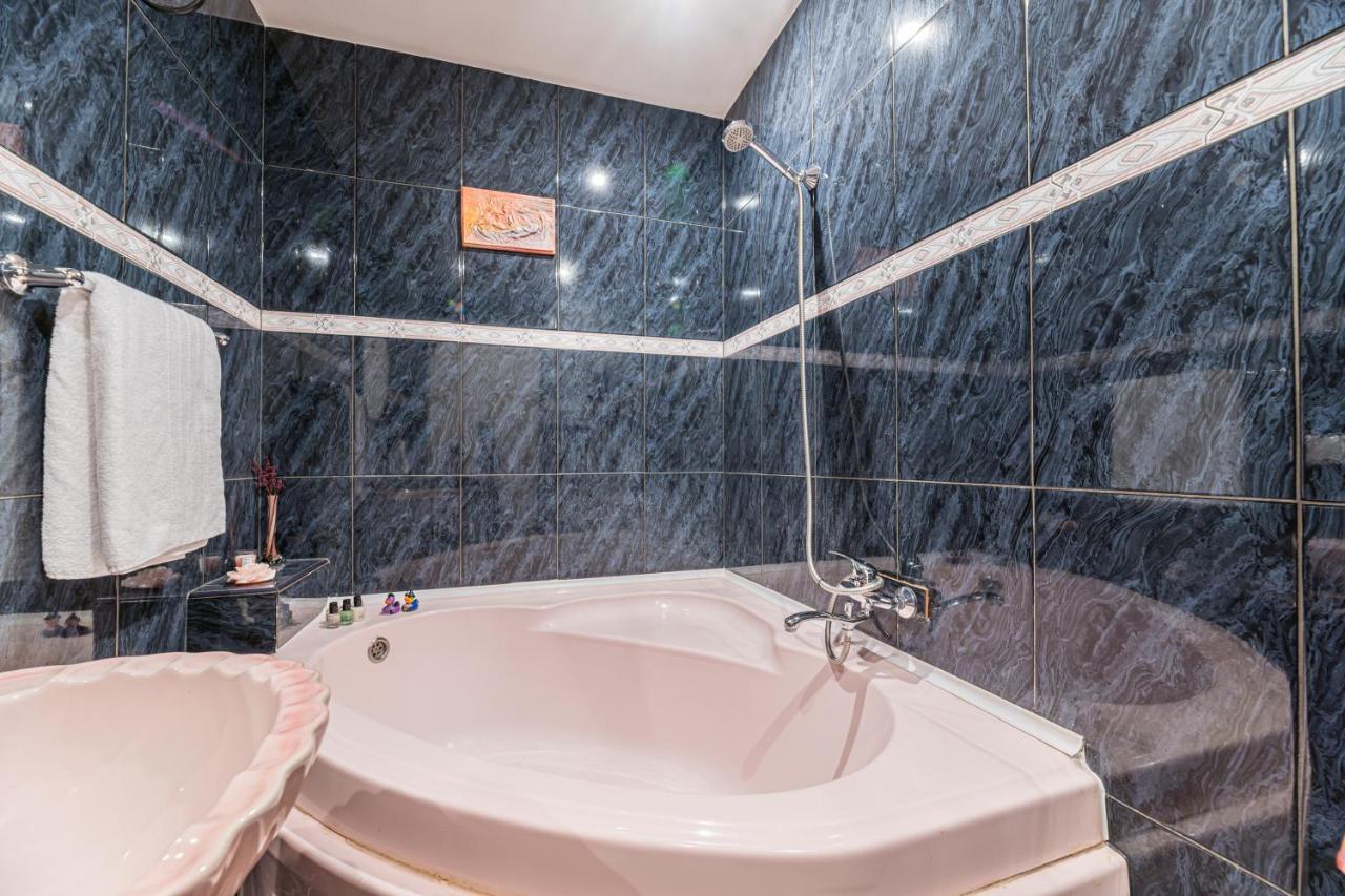 Sabin Apartments Private Parking Brasov Bagian luar foto
