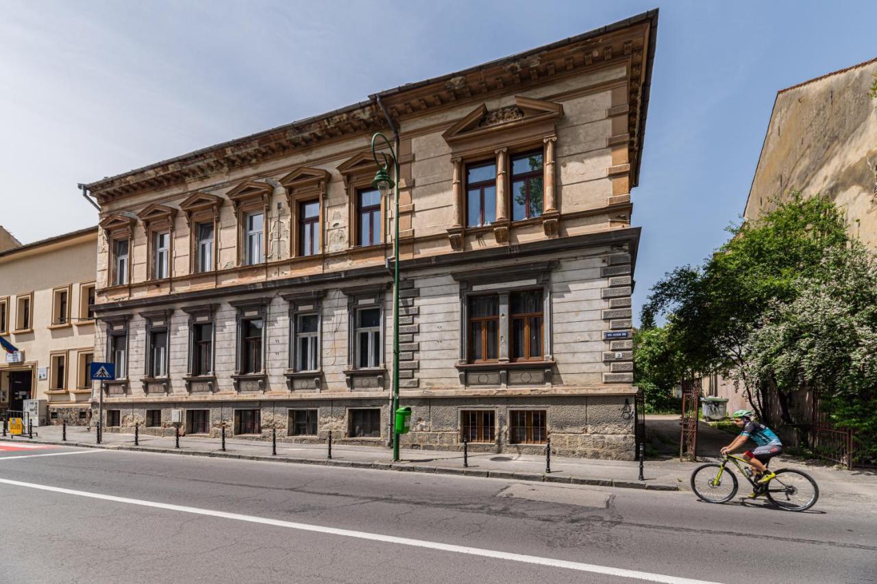 Sabin Apartments Private Parking Brasov Bagian luar foto