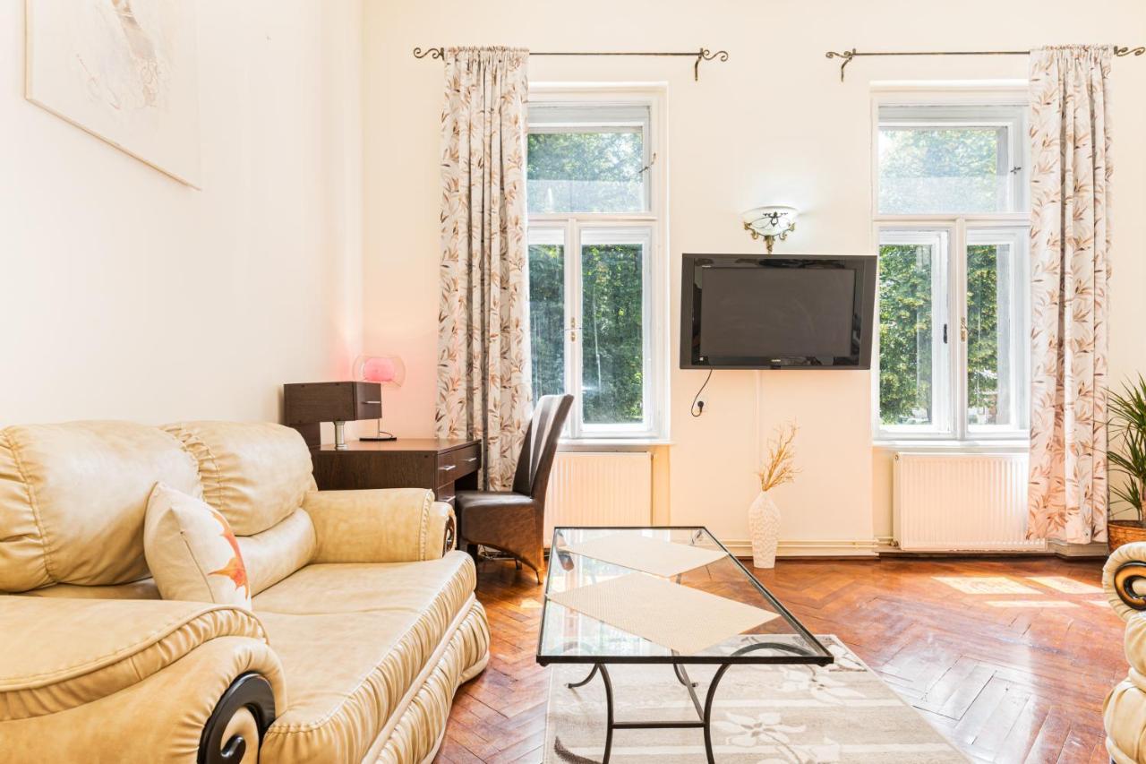 Sabin Apartments Private Parking Brasov Bagian luar foto