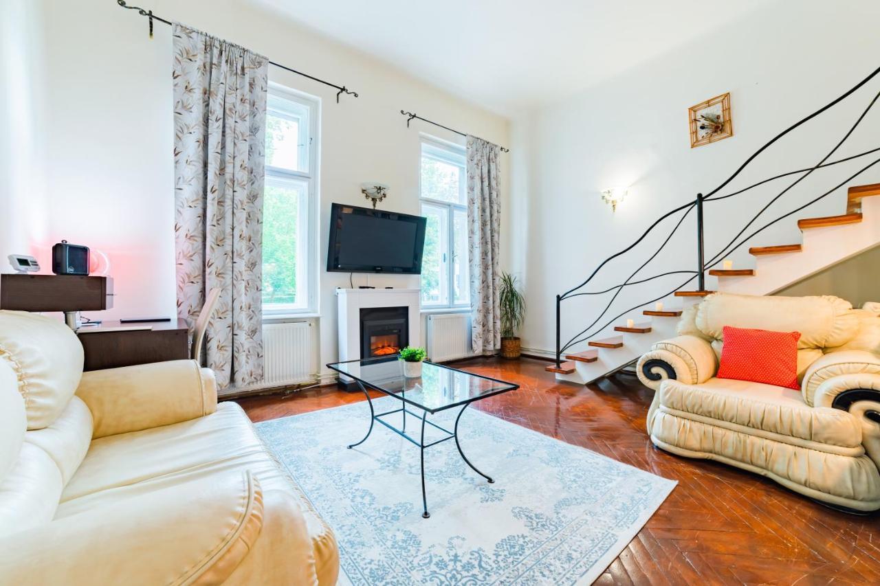 Sabin Apartments Private Parking Brasov Bagian luar foto