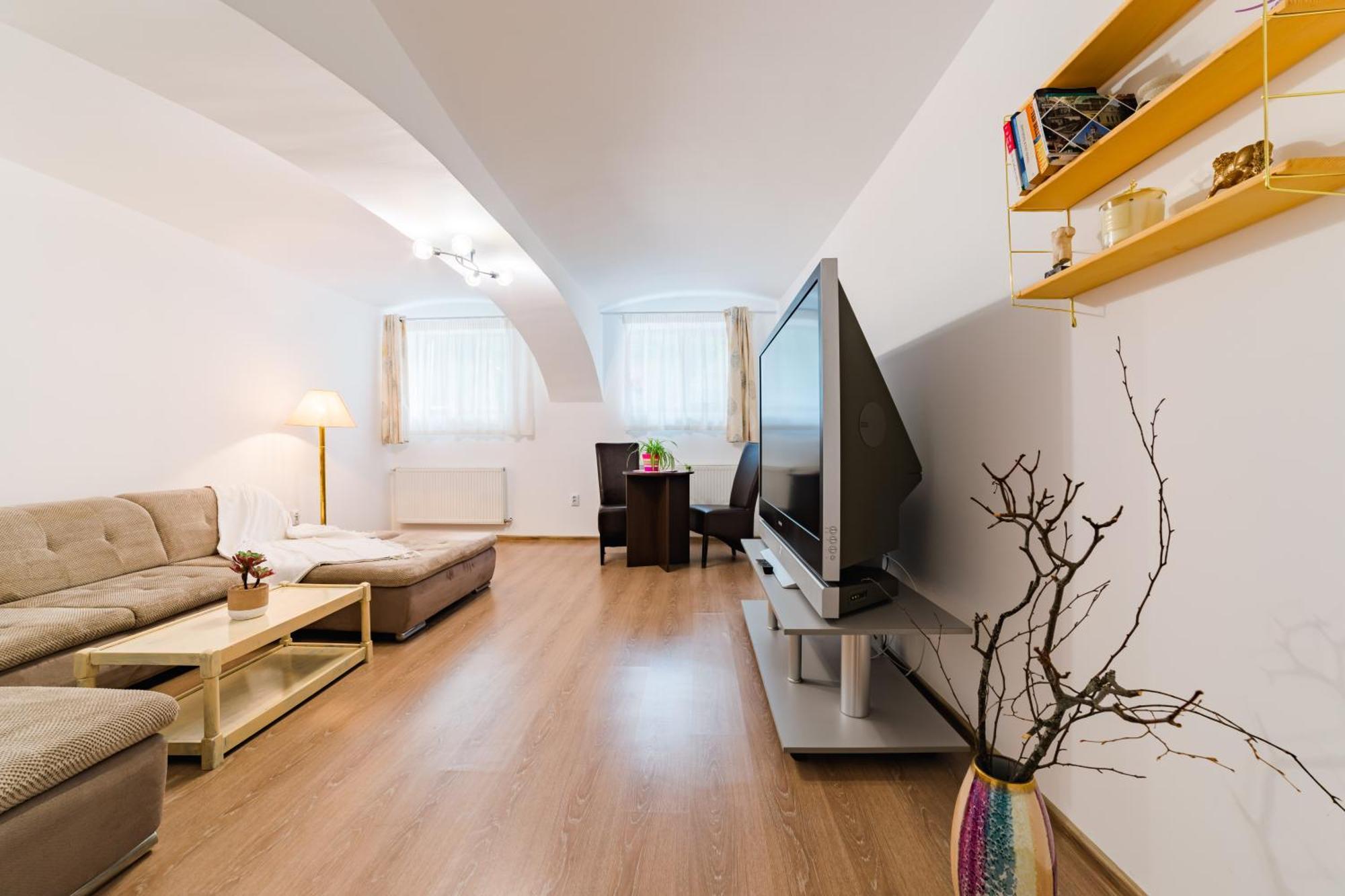 Sabin Apartments Private Parking Brasov Bagian luar foto