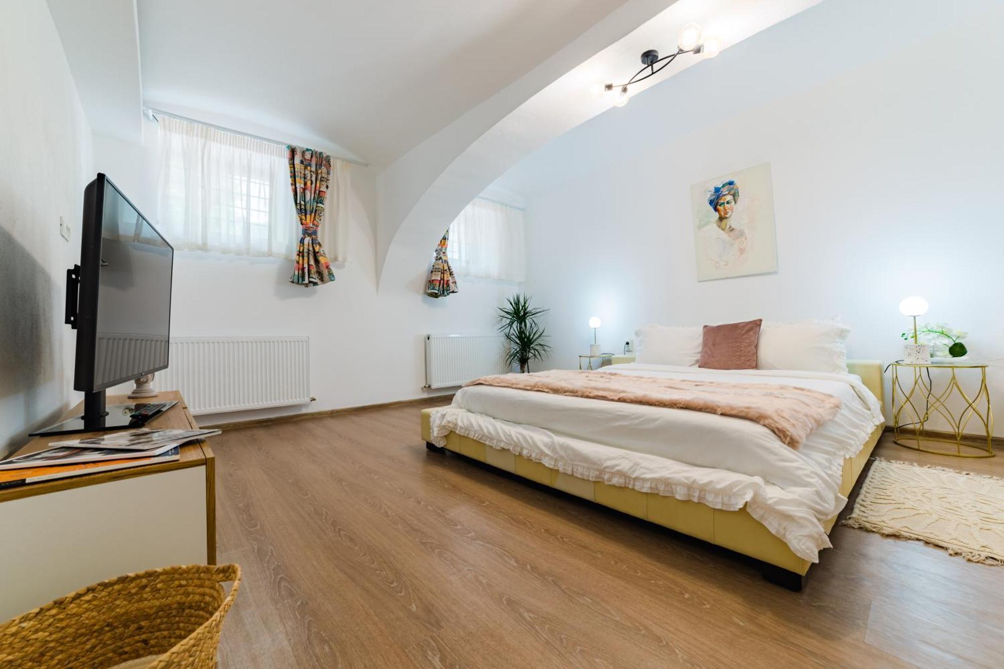 Sabin Apartments Private Parking Brasov Bagian luar foto