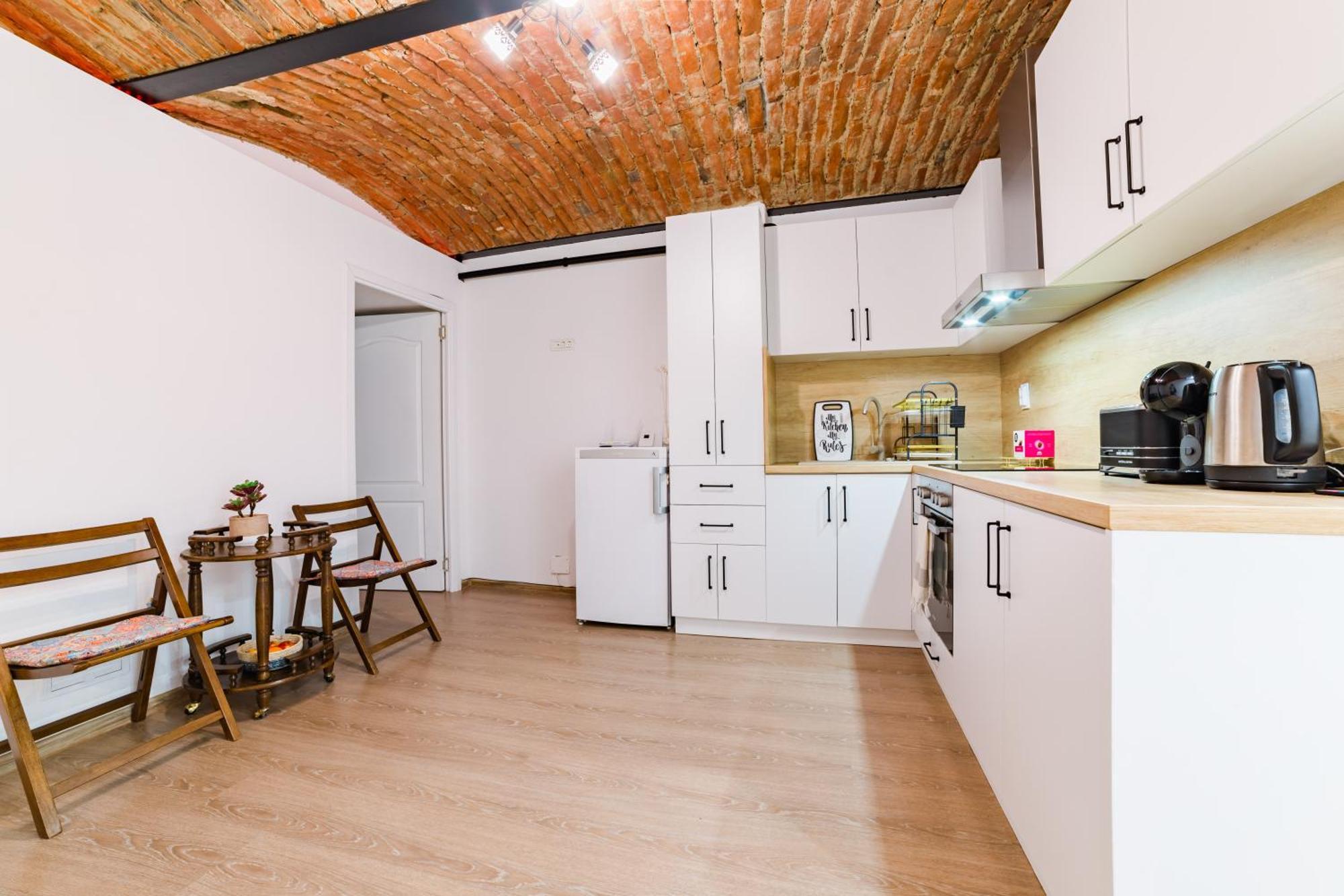 Sabin Apartments Private Parking Brasov Bagian luar foto